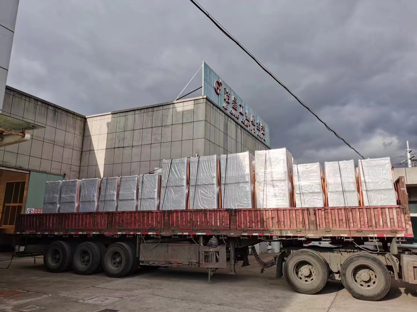 脈衝濾筒除塵器大批量發貨中—張家港粉色91视频工業吸（xī）塵器