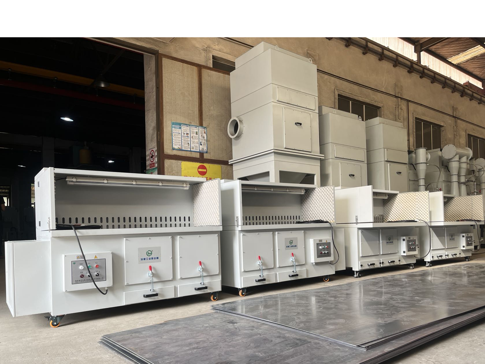 一批打磨（mó）除塵工作台打包發貨—張家港粉色91视频工（gōng）業吸塵（chén）器