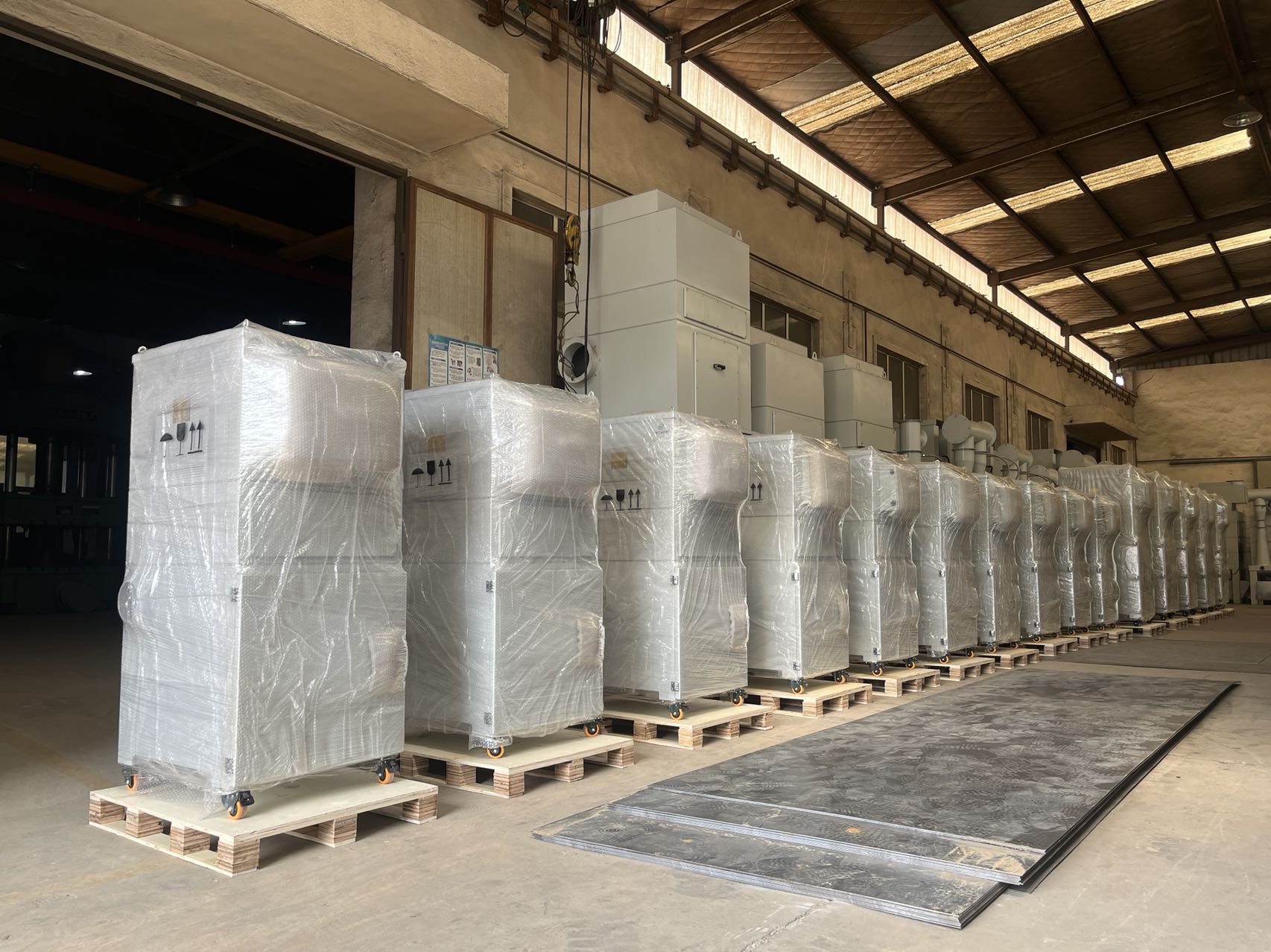 大批量脈衝濾筒除塵器出口到中東地區—張家港粉色91视频工業吸塵器