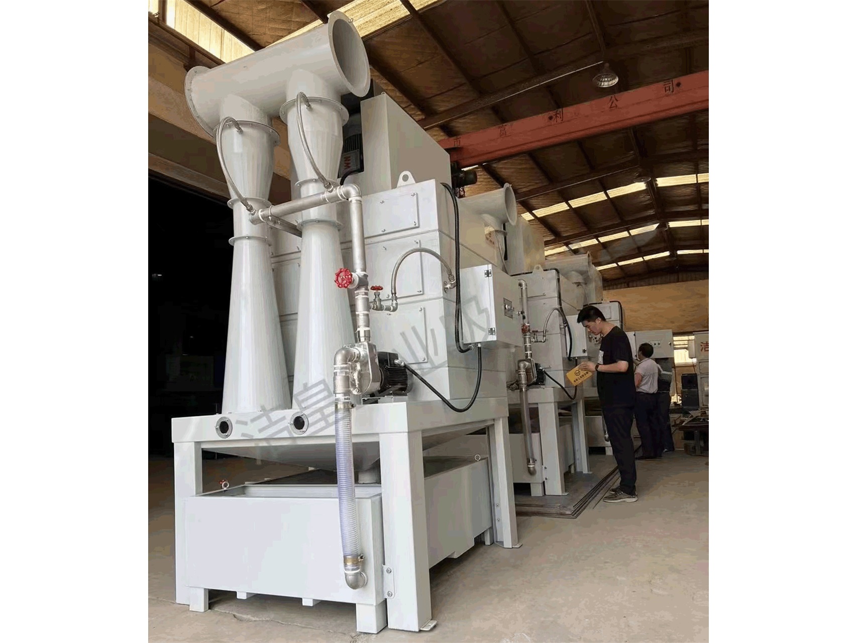 三（sān）台文丘裏濕式（shì）除塵器打包準備（bèi）發貨—張家港潔（jié）皇工（gōng）業吸塵器