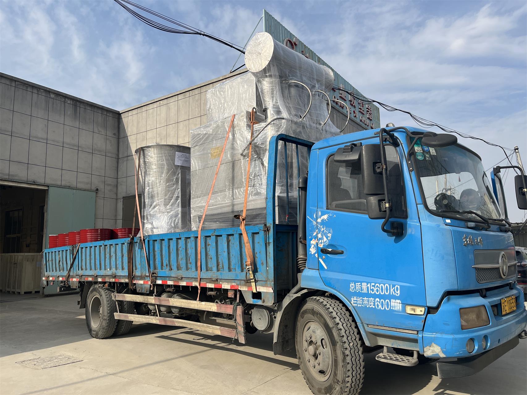 美國企業某食（shí）品公司定製的除（chú）塵設備打包發貨