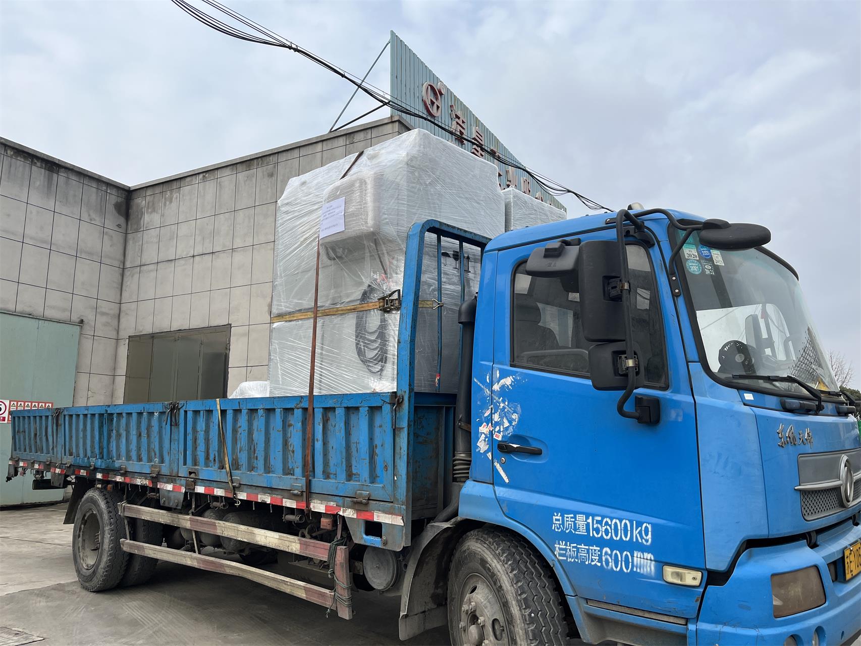 一批除（chú）塵設備打包發貨—粉色91视频工業（yè）吸塵（chén）器