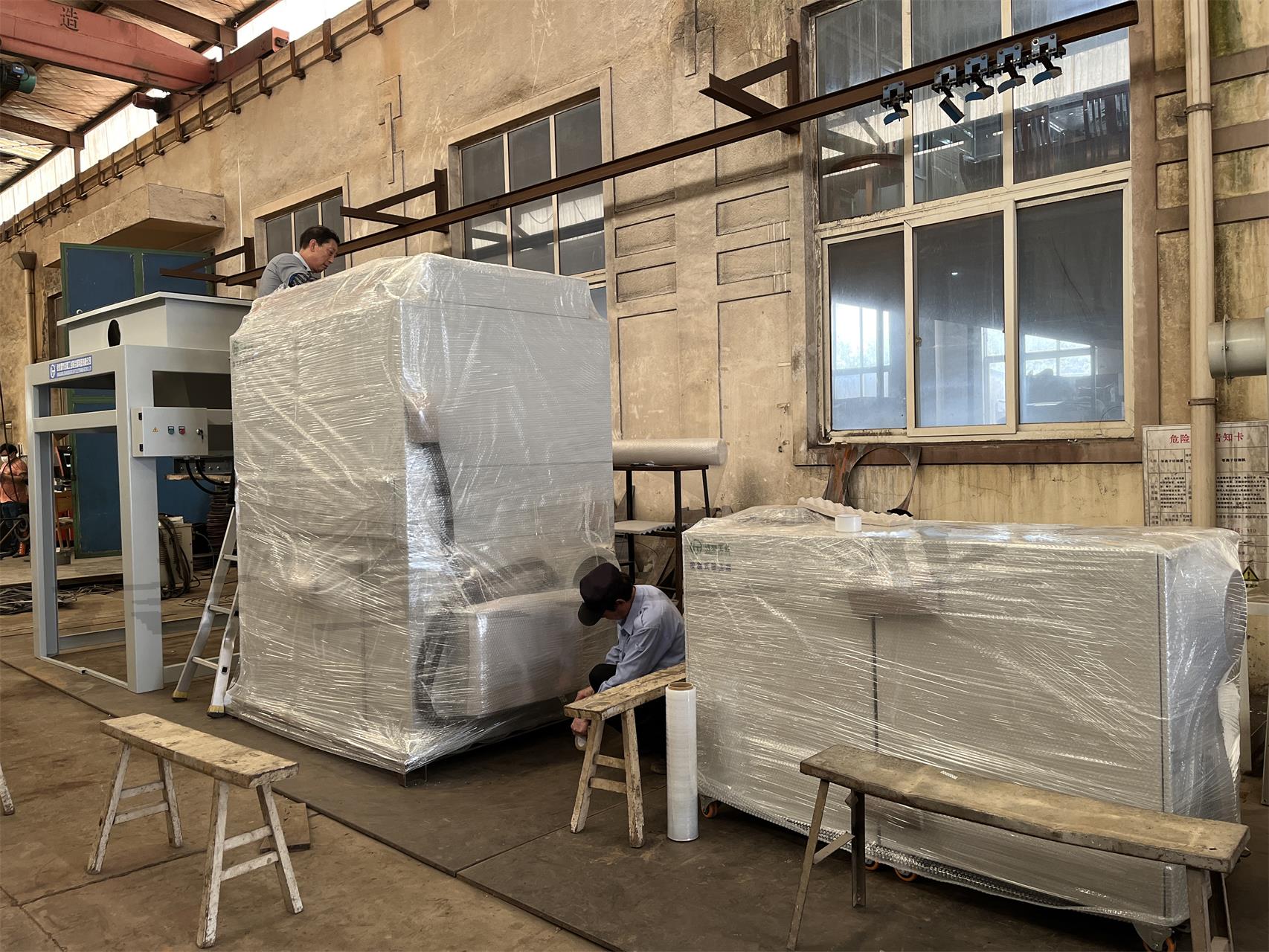 浙江客戶塑料板材切割定（dìng）製的脈衝濾筒（tǒng）除塵器——粉色91视频工業