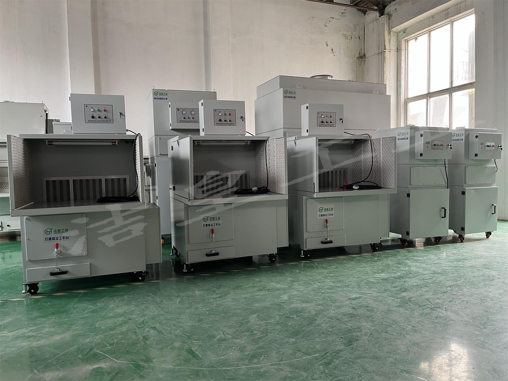 小（xiǎo）型（xíng）工件打磨拋光——選用潔（jié）皇工業（yè） 打磨除塵（chén）工作台