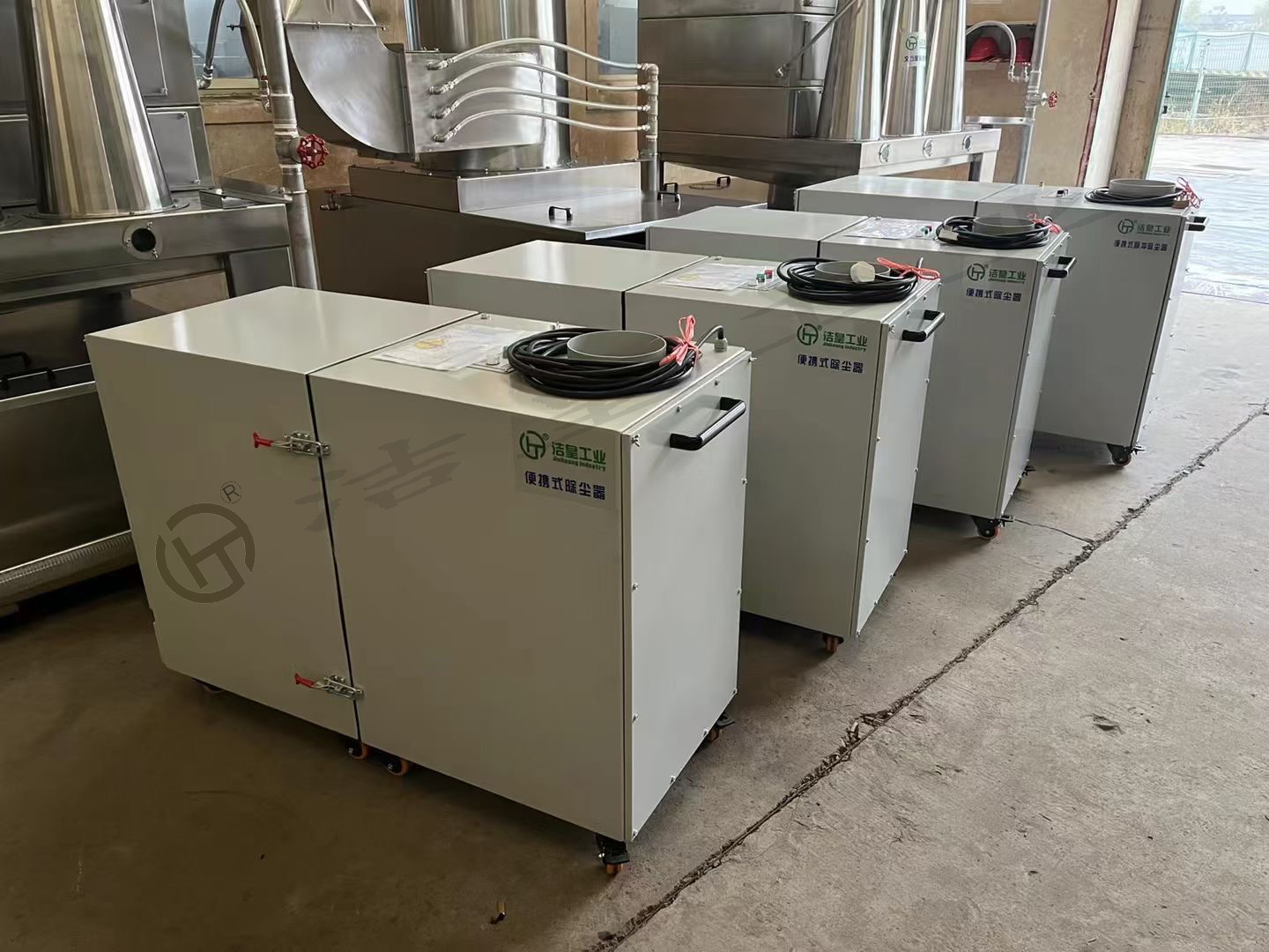 四台便攜式除（chú）塵器打包發貨發往河南省會——粉色91视频工業